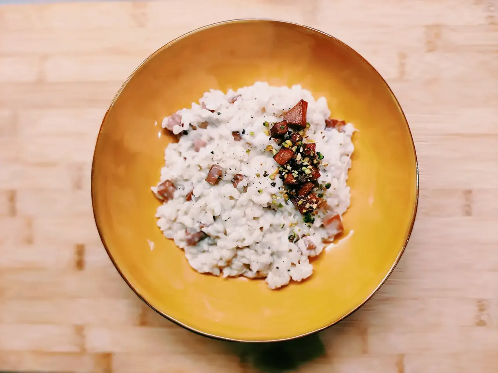 Mortadella, stracchino e granella di pistacchi