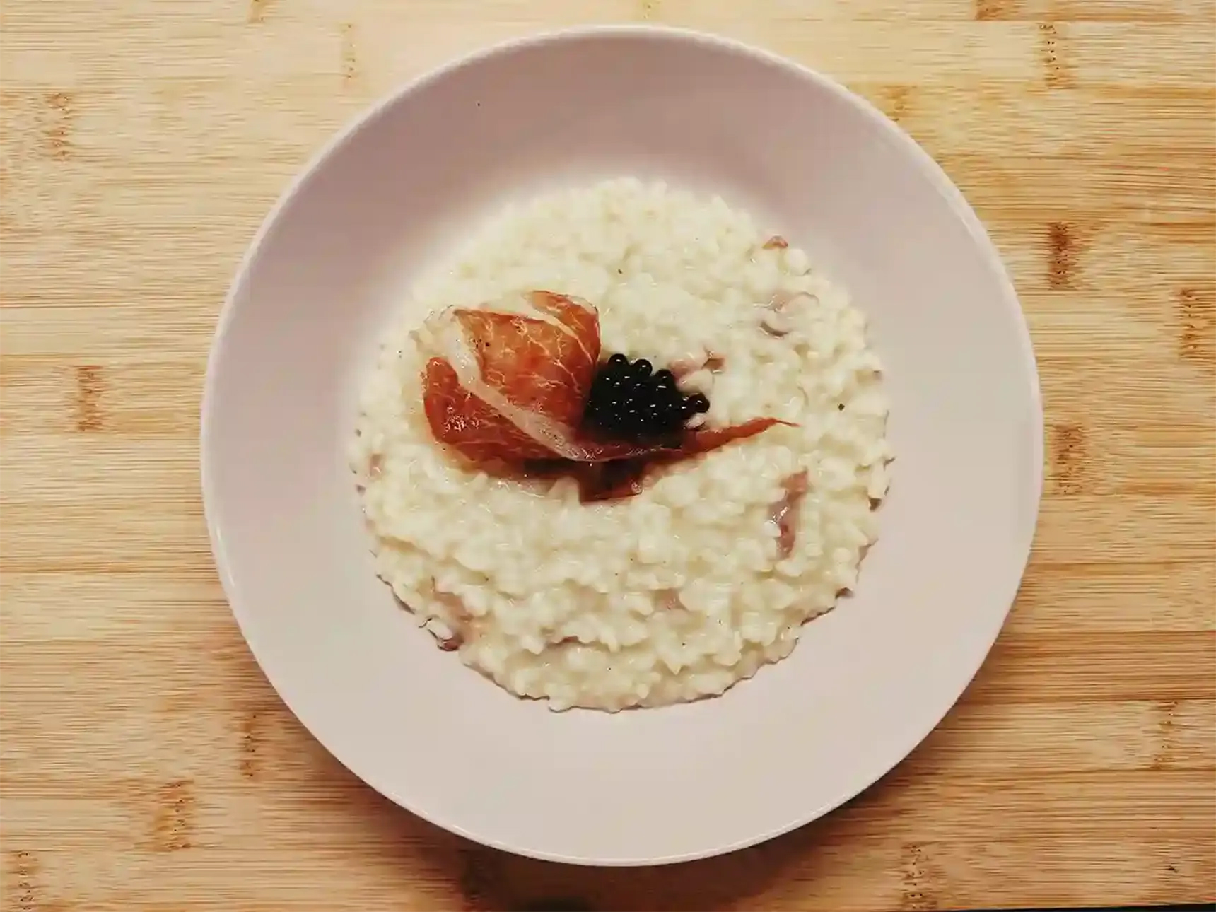 Parmigiano, crudo e perle di balsamico